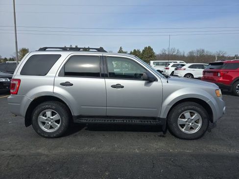 Used 2011 Ford Escape XLT w/ Class II Trailer Tow Pkg image 8