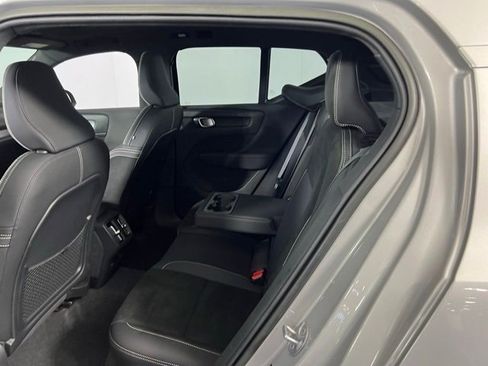 Used 2024 Volvo XC40 B5 Plus image 28