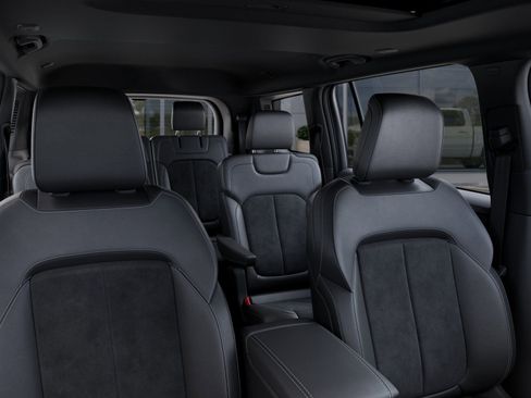 New 2025 Jeep Grand Cherokee L Altitude w/ Trailer Tow Package image 26