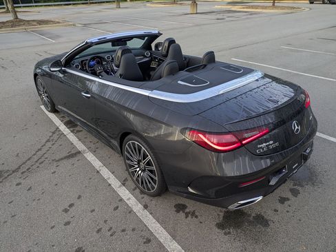 Used 2025 Mercedes-Benz CLE 300 4MATIC Cabriolet image 31