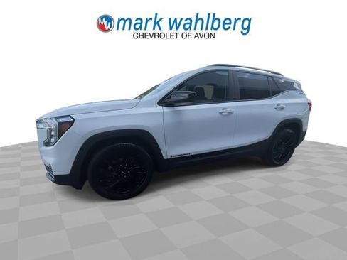 Certified 2024 GMC Terrain SLE w/ Driver Convenience Package FWD image 4