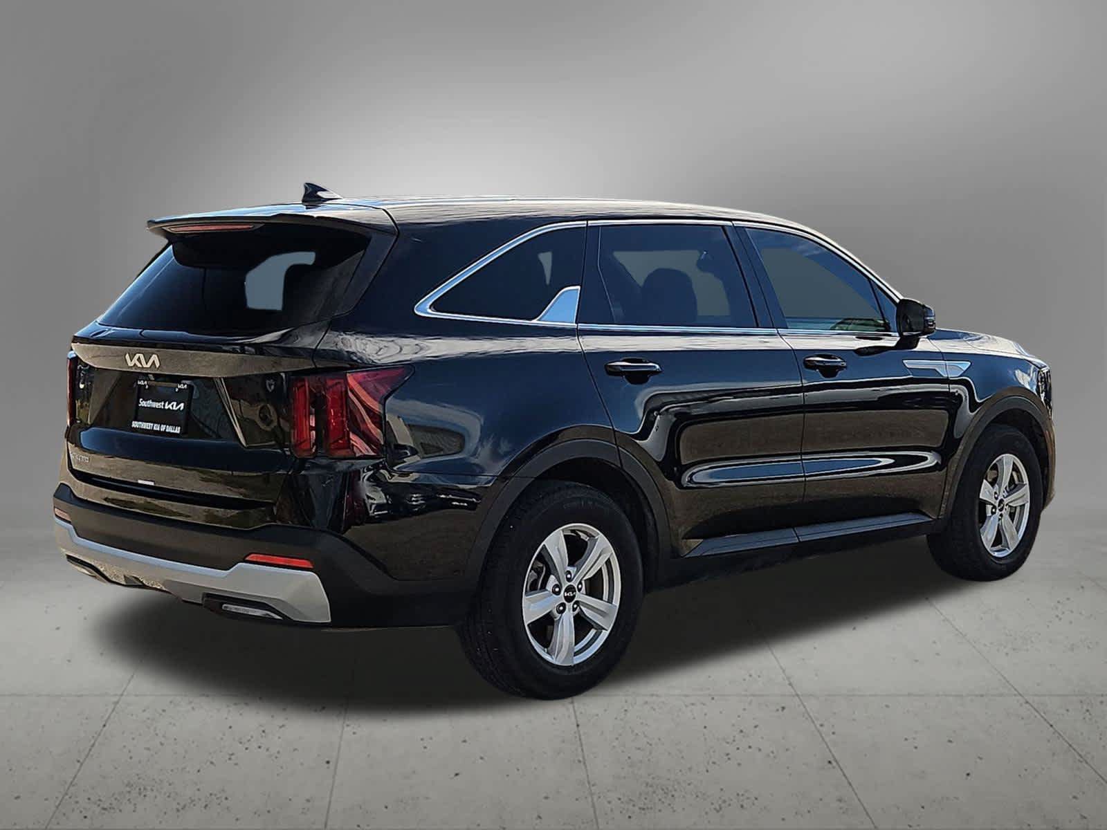 Used 2025 Kia Sorento LX FWD image 6