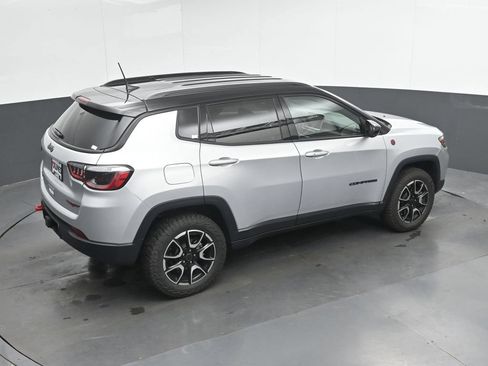 Used 2025 Jeep Compass Trailhawk w/ Trailer Tow Group AWD/4WD image 31
