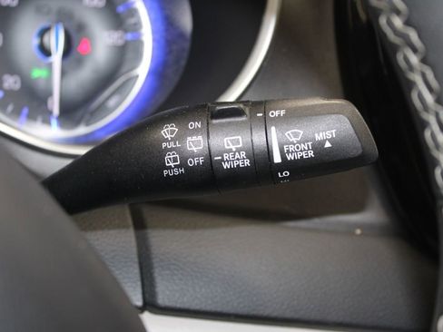 Used 2024 Chrysler Pacifica Touring-L image 38