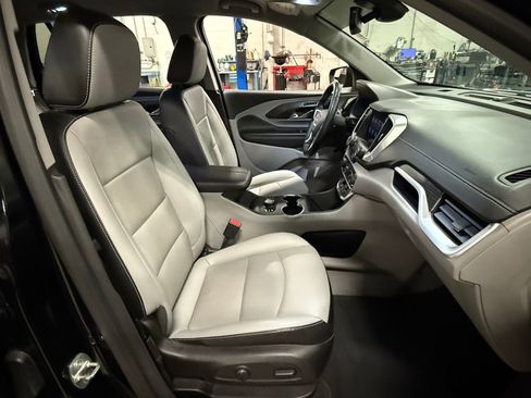 Used 2023 GMC Terrain SLT image 16