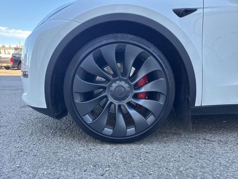 Used 2024 Tesla Model Y Performance image 17