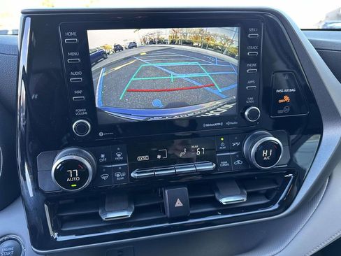 Used 2022 Toyota Highlander LE image 29