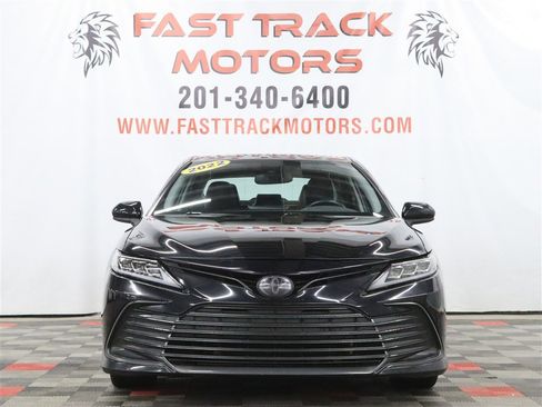 Used 2022 Toyota Camry XLE AWD/4WD image 2