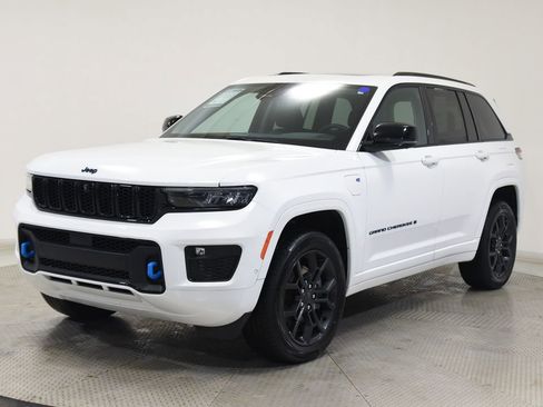 Used 2023 Jeep Grand Cherokee 30th Anniversary AWD/4WD image 9