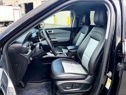 Used 2024 Ford Explorer XLT w/ Equipment Group 202A image 20