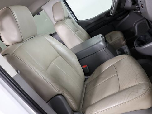 Used 2021 Nissan NV 3500 SL image 11