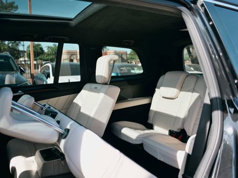 Used 2015 Mercedes-Benz GL 63 AMG 4MATIC w/ Accessory Chrome Package image 16