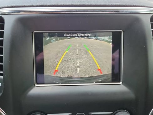 Used 2021 Jeep Grand Cherokee Laredo RWD image 18