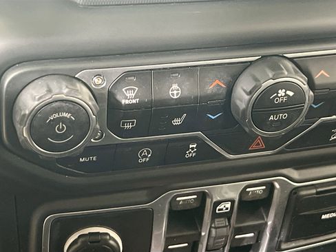 Used 2018 Jeep Wrangler Unlimited Sport S image 19