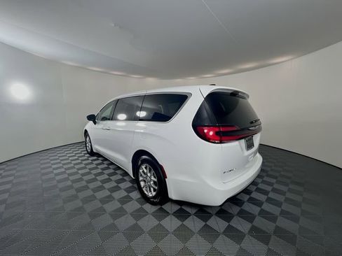 New 2026 Chrysler Pacifica Select image 6