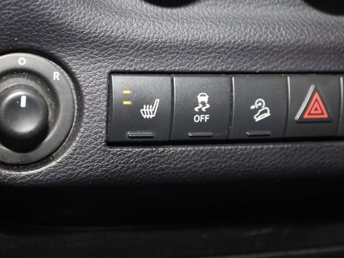 Used 2016 Jeep Wrangler Unlimited Sahara image 8