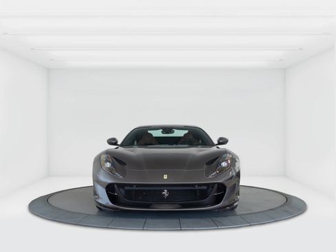 Used 2022 Ferrari 812 GTS RWD image 8