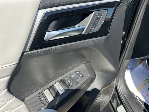 Used 2025 Mitsubishi Outlander AWD image 9