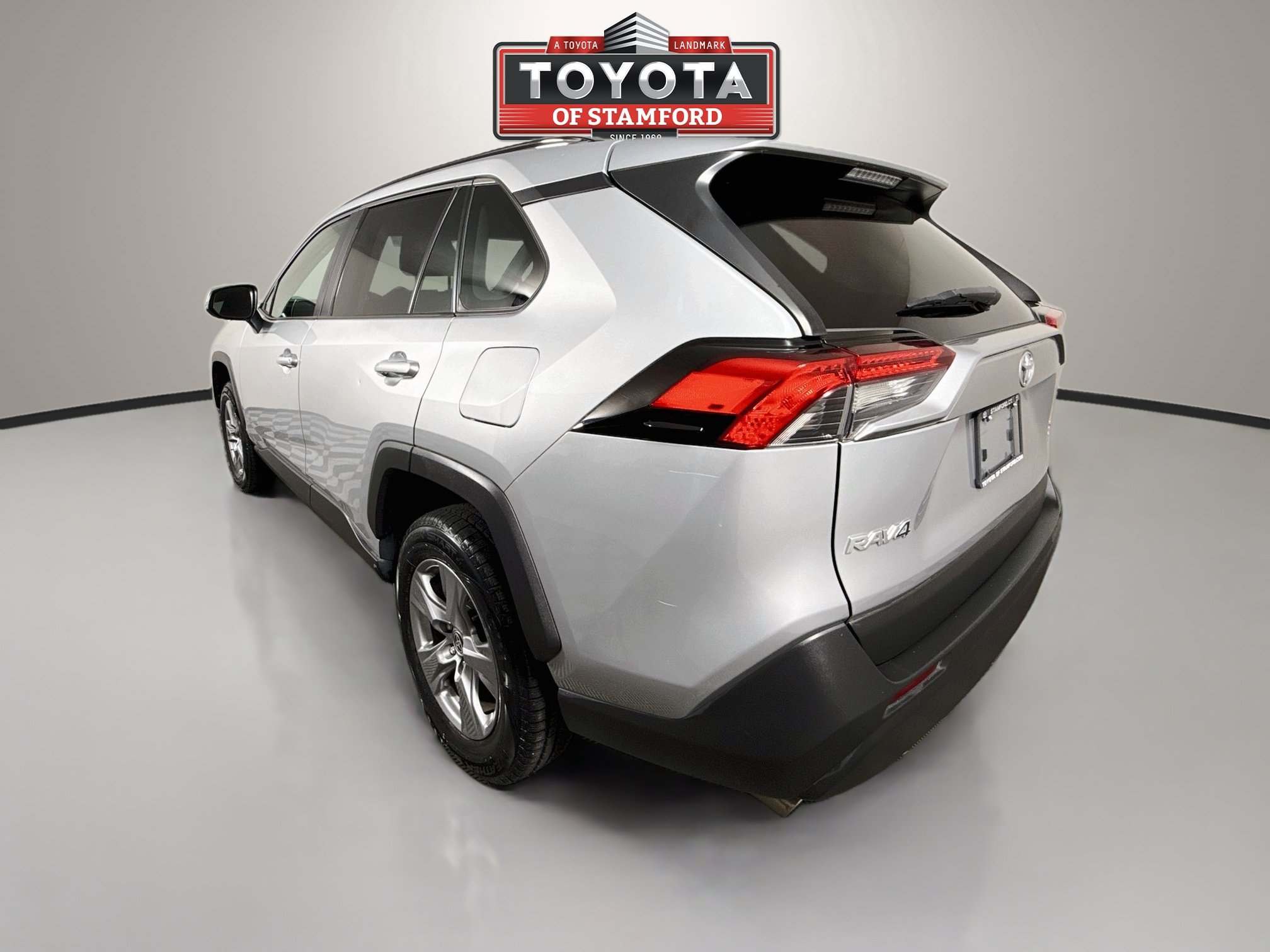 Used 2022 Toyota RAV4 XLE AWD/4WD image 5