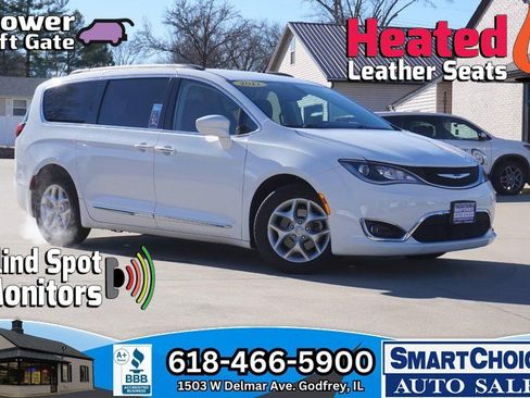 Used 2017 Chrysler Pacifica Touring-L w/ Tire & Wheel Group image 1