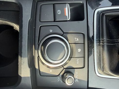 Used 2018 MAZDA MAZDA3 Touring FWD image 21