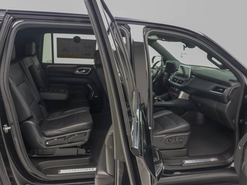 Used 2021 Chevrolet Suburban LT AWD/4WD image 14