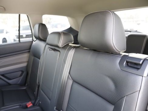 Used 2023 Volkswagen Atlas SE w/ Black Wheel Package image 17