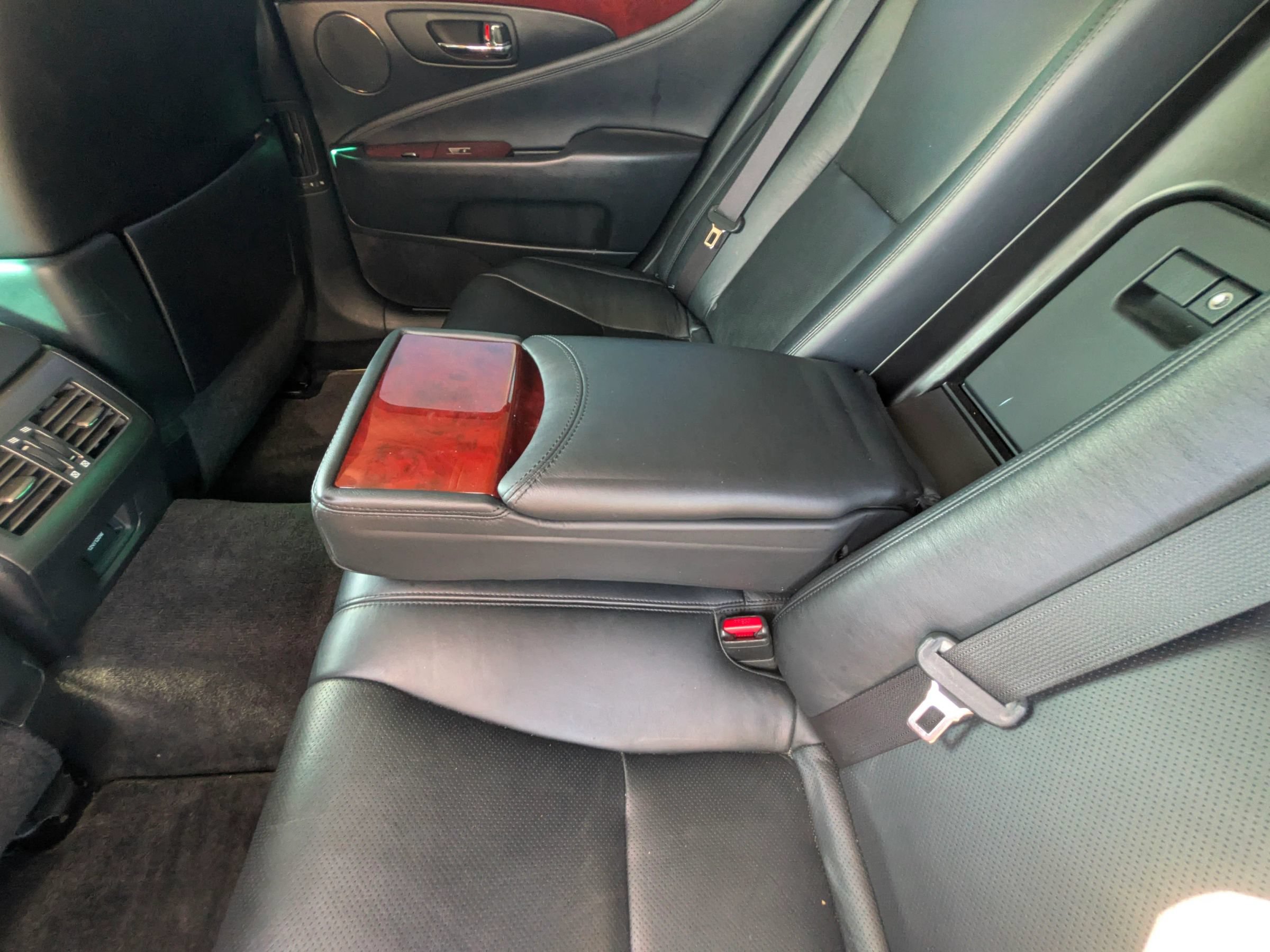 Used 2012 Lexus LS 460 AWD w/ Comfort Pkg image 32