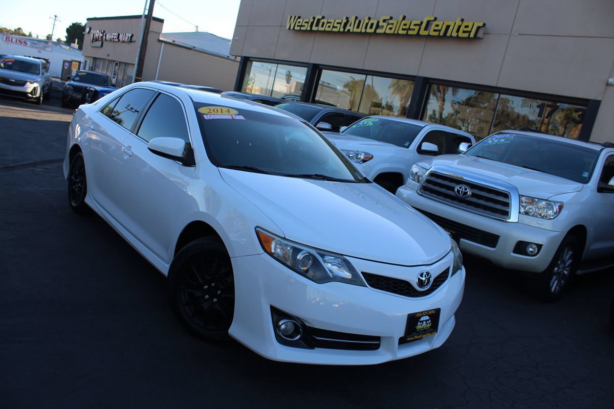 Used 2014 Toyota Camry SE FWD image 33
