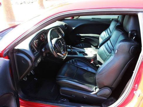 Used 2016 Dodge Challenger SRT Hellcat RWD image 12