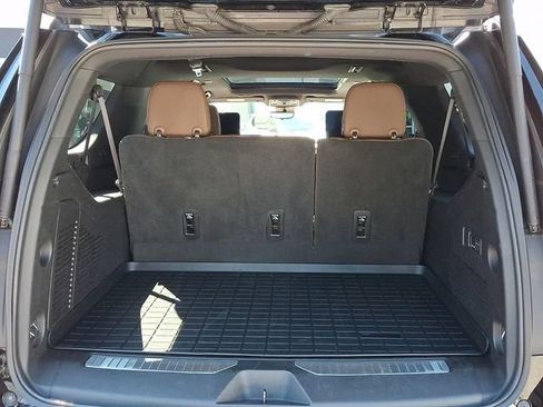 Used 2023 Chevrolet Suburban High Country AWD/4WD image 29