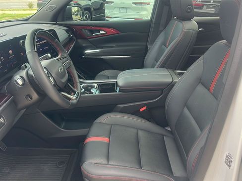 Used 2024 Chevrolet Traverse RS AWD/4WD image 25