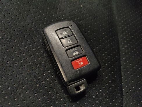 Used 2016 Toyota Camry XSE image 32