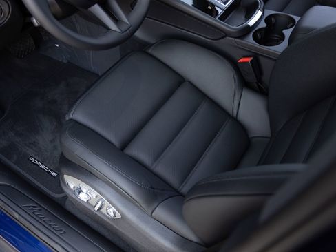 Certified 2025 Porsche Macan image 25