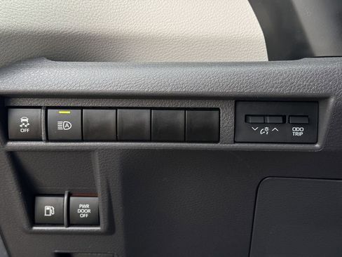 Used 2024 Toyota Sienna LE image 23