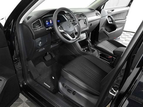 Certified 2023 Volkswagen Tiguan SE FWD image 17