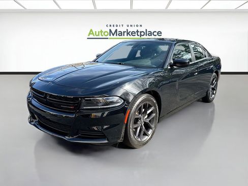 Used 2023 Dodge Charger SXT w/ Blacktop Package image 3