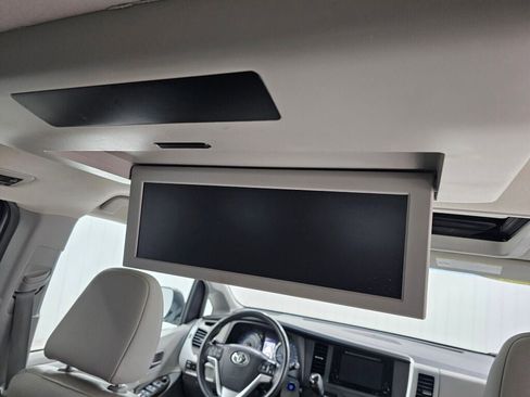 Used 2015 Toyota Sienna XLE Premium FWD image 20