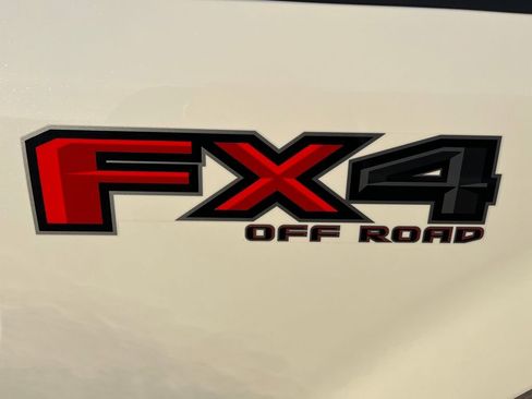 Used 2022 Ford F250 Lariat w/ Chrome Package image 48