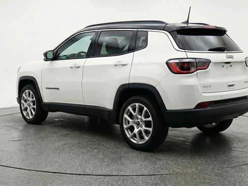 Used 2025 Jeep Compass Limited image 6