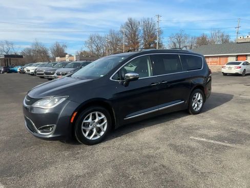 Used 2020 Chrysler Pacifica Limited FWD image 4