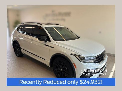 Used 2022 Volkswagen Tiguan SE R-Line FWD image 1