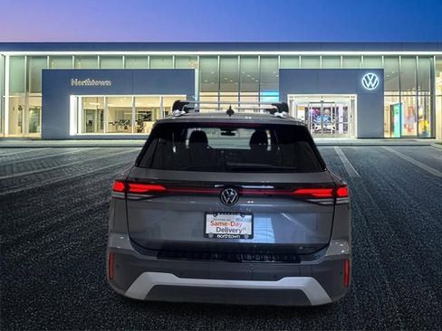 Used 2025 Volkswagen Tiguan S image 26