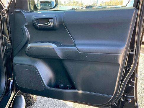 Used 2019 Toyota Tacoma TRD Sport image 20