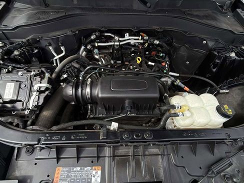 Used 2022 Ford Explorer XLT w/ Equipment Group 202A image 18