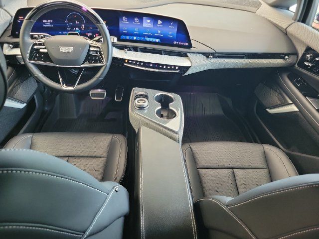 Used 2025 Cadillac Optiq Sport 2 w/ LPO, Floor Liner Package AWD/4WD image 24