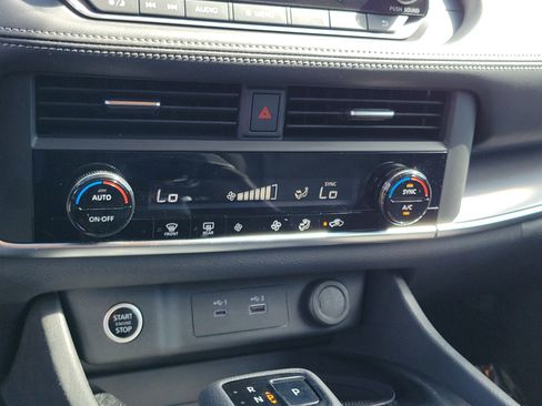 Used 2023 Nissan Rogue SV image 27