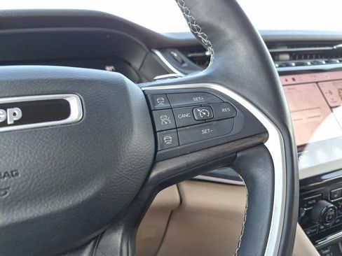 Used 2022 Jeep Grand Cherokee L Limited AWD/4WD image 24