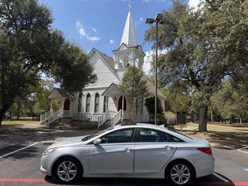 Used 2011 Hyundai Sonata Limited FWD image 1