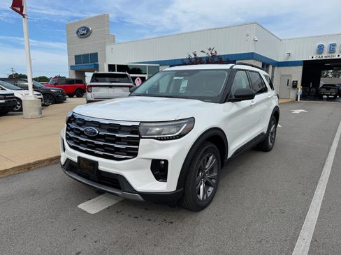 New 2026 Ford Explorer Active w/ Active Comfort Package AWD/4WD image 3